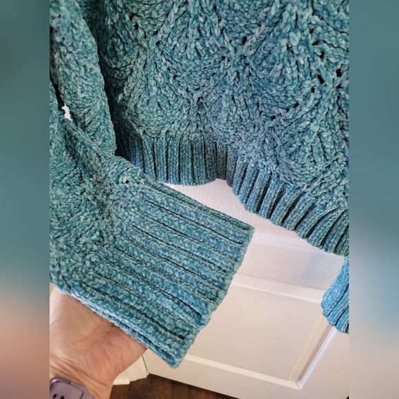 Luxe By POL Cropped Eyelet Cutout Pullover Chunky Knit Turtleneck Sweater Medium - Picture 5 of 12